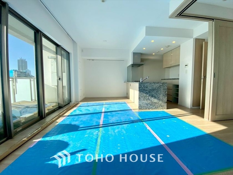 内装 【LIVING】◆住む喜び、楽しさ、感動◆を君と共有したい。いつまでもずっと家族を見渡せるこの広い空間で。