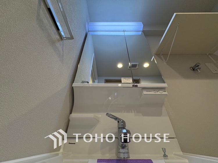 洗面 【WASHROOM】◆快適◆煌びやかな暮らしの中にも忘れたくない快適さ。大きな収納が助けてくれます。