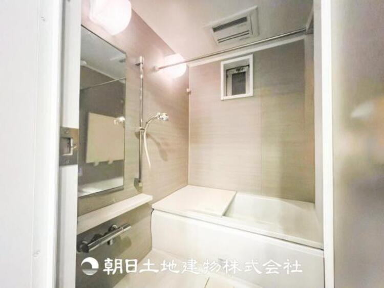 風呂 1日の疲れを癒すバスタイム。心地よいリラックスを叶える独立した美しい空間です。