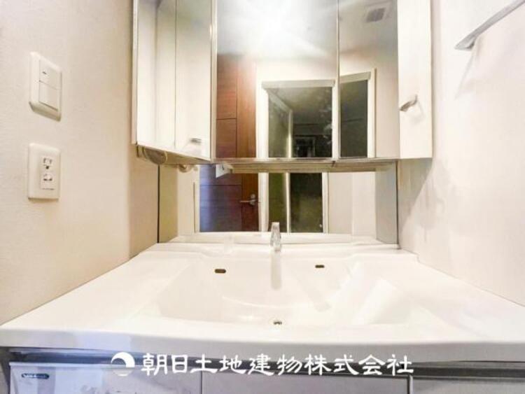 洗面 快適に過ごせることはもちろん、収納や機能性を兼ね備えた洗面化粧台です。