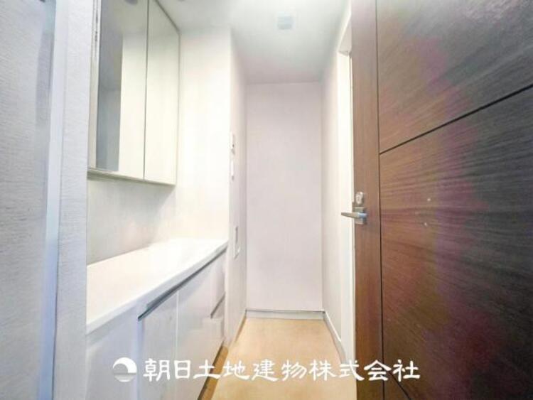 洗面 慌ただしい1日が始まり、充実した1日の終わりを締めくくる洗面所。