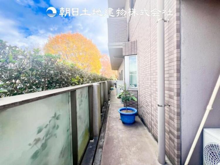 バルコニー 太陽に愛された家。陽当り・通風に優れた魅力的で快適さを追求した住宅です。