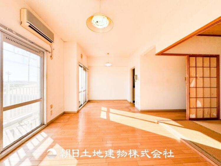 居間 大切な人とともに、心穏やかに過ごすひとときになるリビング。