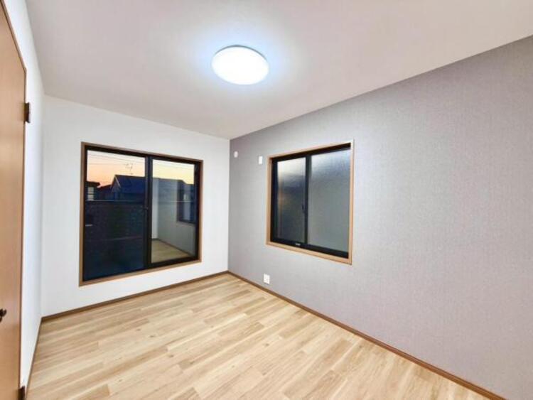 内装 バルコニーに続く居室