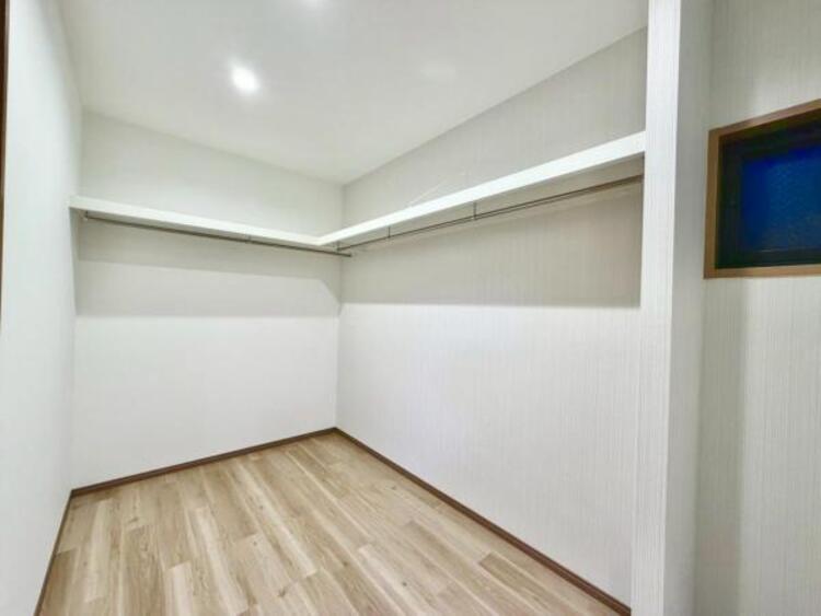 内装 収納部屋としても使える居室