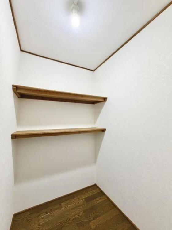 収納 リビング横収納スペース