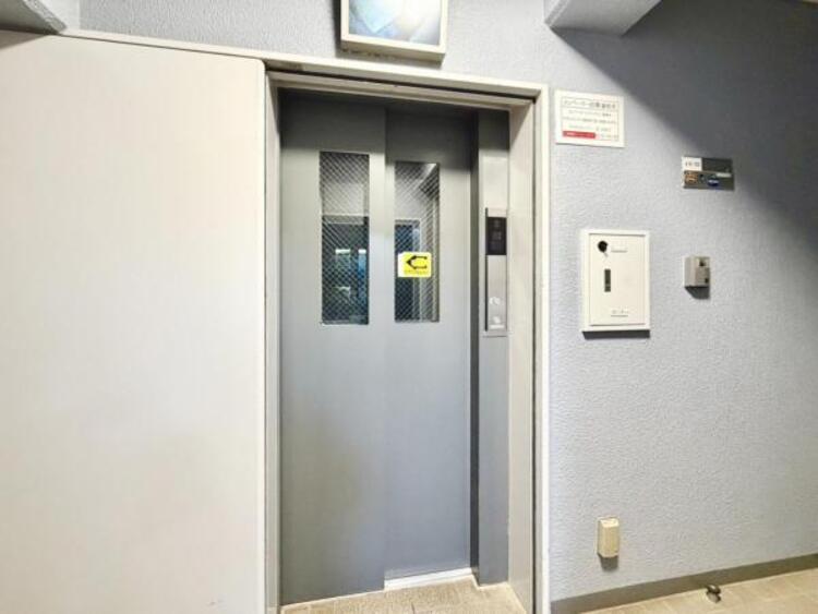 その他 お部屋隣にエレベーターあります
