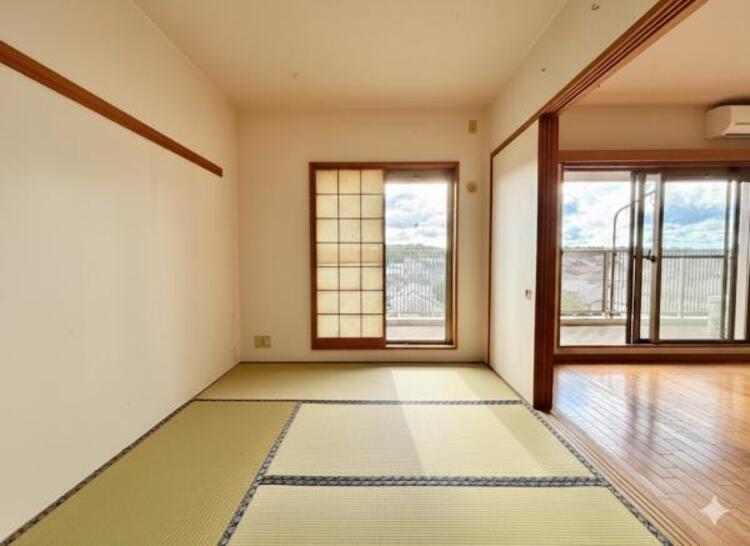 内装 リビング横の約6.0帖 和室