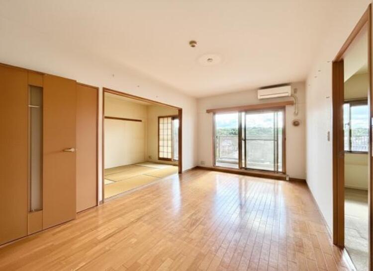 居間 LDKと和室を繋げて使えば広々約22帖！【CG加工したリフォーム後のイメージ画像です】