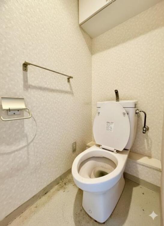 トイレ 便利な収納つり戸棚付き