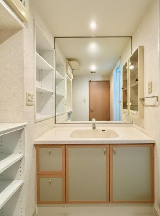 洗面 収納の多い洗面所