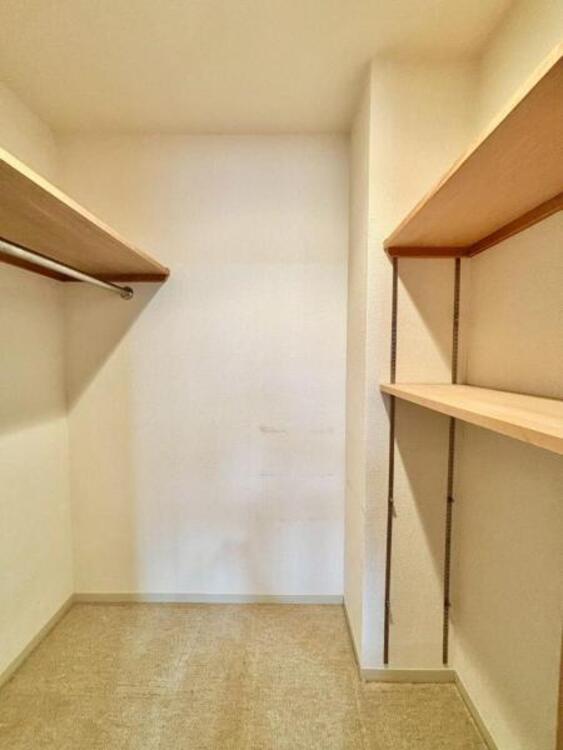 収納 洋室 約6.6帖のウォークインクローゼット