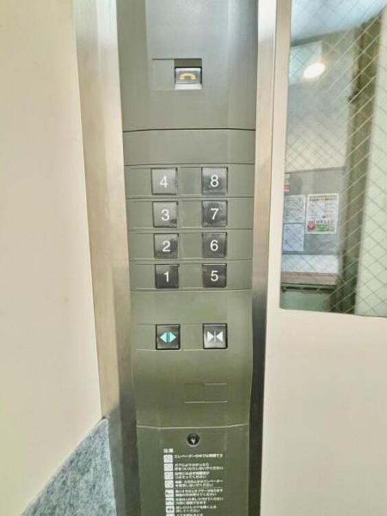 その他 各階停止のエレベーター