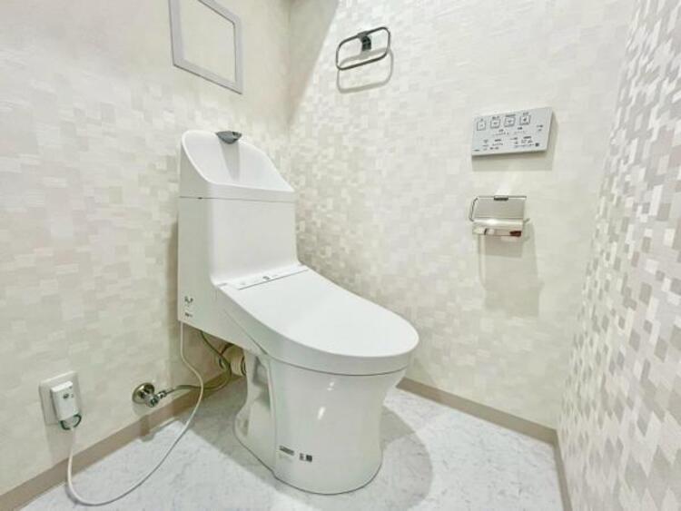 トイレ 温水洗浄便座付きです