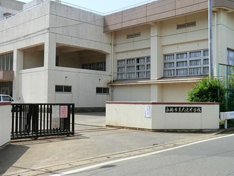 周辺 大穴中学校まで約19分　1500ｍ