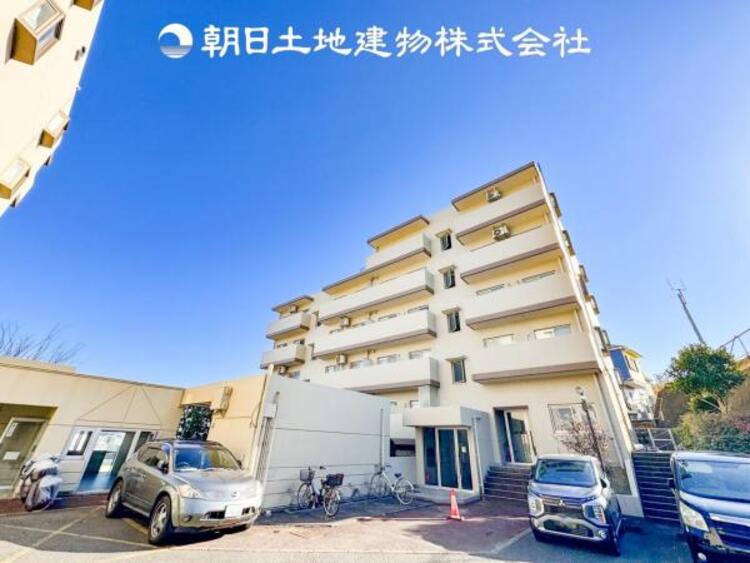 外観 時間のゆとりと空間、暖かな陽光がもたらす光と風を独占してください。