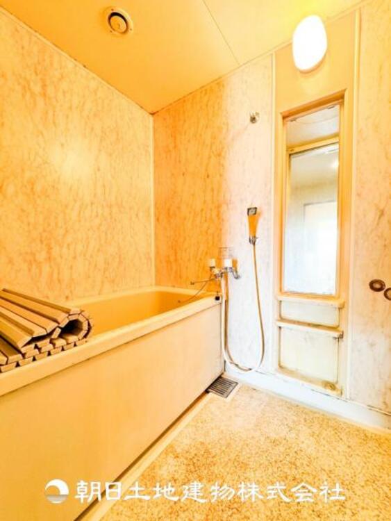 風呂 1日の疲れを癒すバスタイム。心地よいリラックスを叶える独立した美しい空間です。