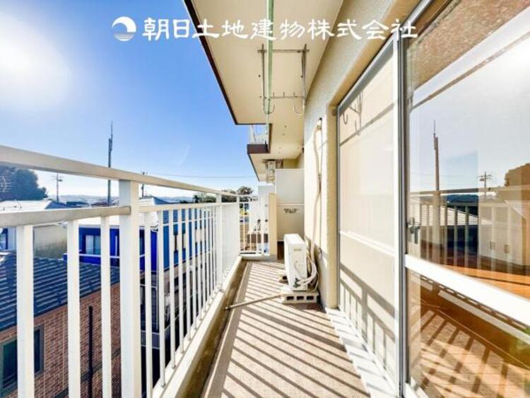 バルコニー 太陽に愛された家。陽当り・通風に優れた魅力的で快適さを追求した住宅です。