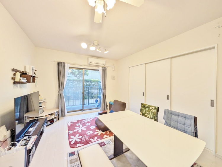 居間 豊かな居住性と、安心感を満たすクオリティが見事に調和した住空間。