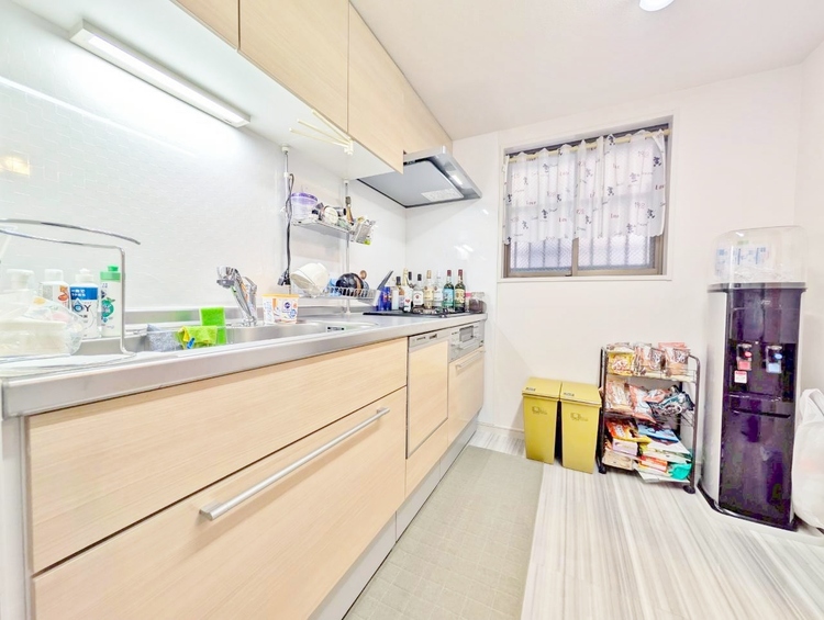 キッチン スマートな意匠と充実の機能を備えたキッチンが、暮らしにおいしい彩りを添えます。