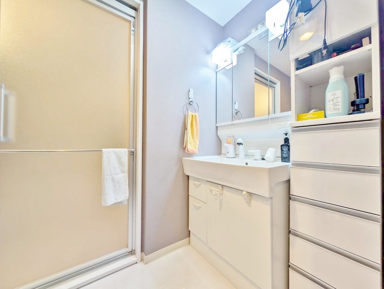 洗面 何かと物が増える場所だからこそ、スッキリと見映えの良い空間に。