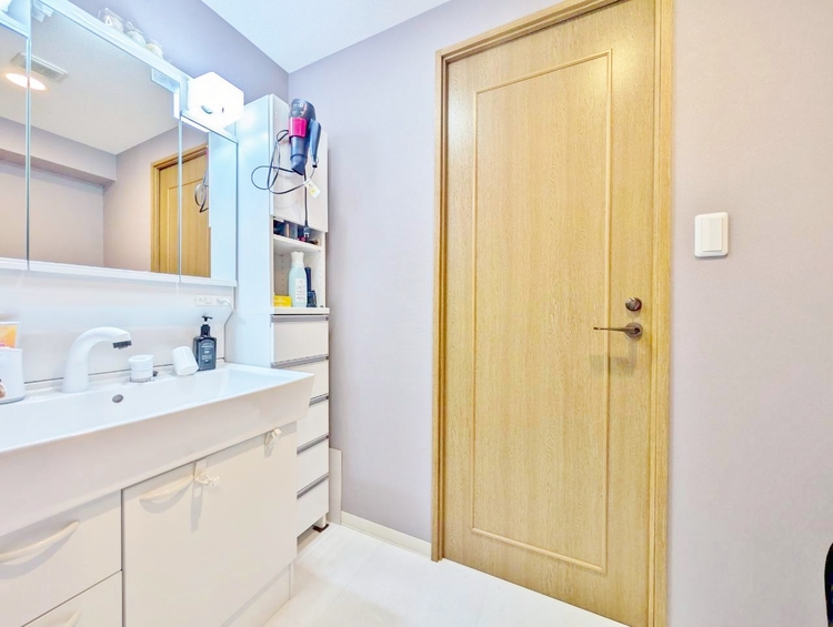 洗面 清潔感と心地よさを重視した、上質感漂うパウダールーム。