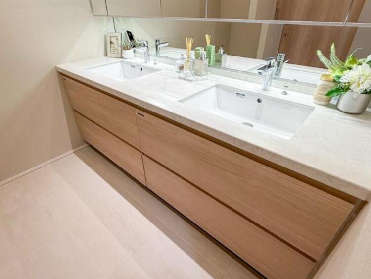 洗面 洗面台は２ボウルなので、忙しい朝でも安心です。