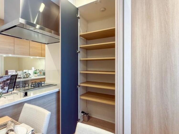 収納 リビングにある収納スペース。空間を効率的に利用し、一日の始まりと終わりを美しく演出します。