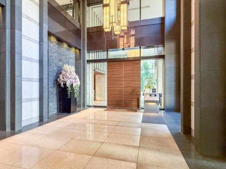 エントランス エントランスは、まさに顔となる場所。シンプルながらも格調高い雰囲気を漂わせています。