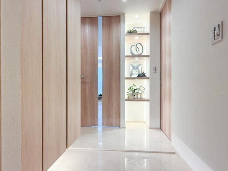 その他 広々とした玄関で大切なお客様をお出迎え。明るく気持ちの良い玄関は気持ちが盛り上がります。