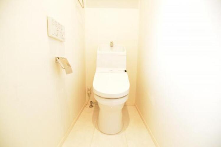 トイレ 毎日使う場所だからこそ、使い勝手を考慮しました。白を基調に、飽きのこない空間は質感豊かな仕上がりとなっております。 