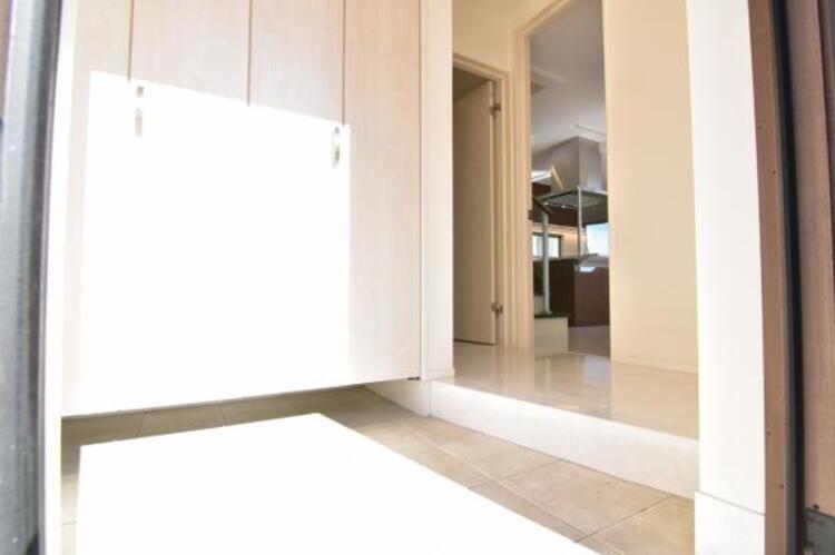 その他 広々とした玄関で大切なお客様をお出迎え。明るく気持ちの良い玄関は気持ちが盛り上がります。 