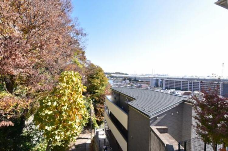 その他 開放感のある眺望。季節による景色の変化を　日常の生活と共に感じてください。 