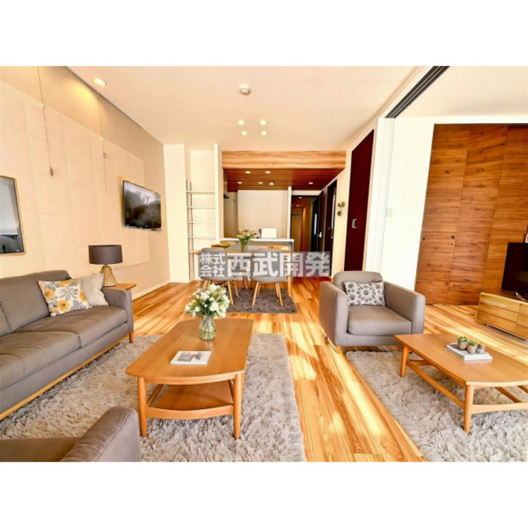 居間 【配置してある家具や小物はCGによるイメージです】