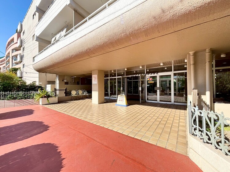 その他 上質感漂う玄関アプローチです。