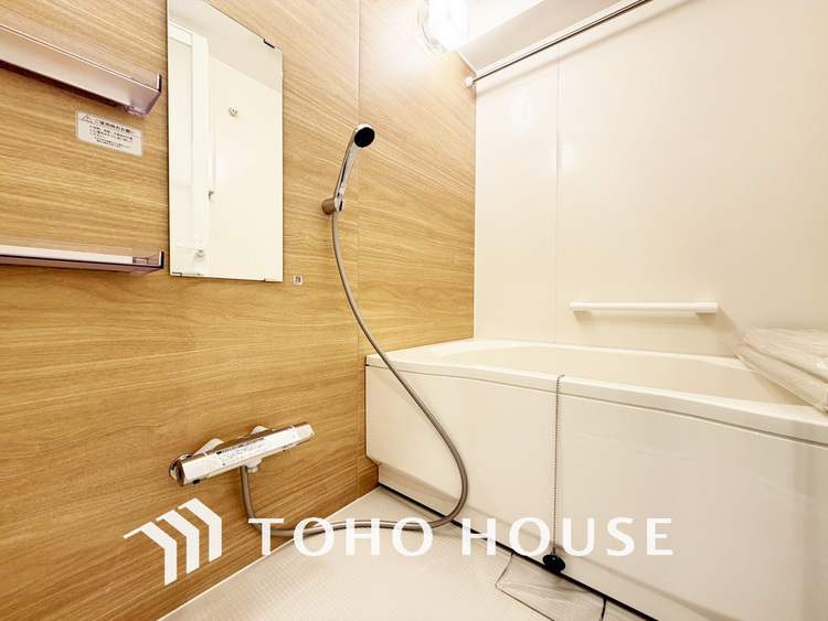 風呂 一日の疲れを癒すバスルームは、心地よいリラックスを叶える清潔感溢れる空間