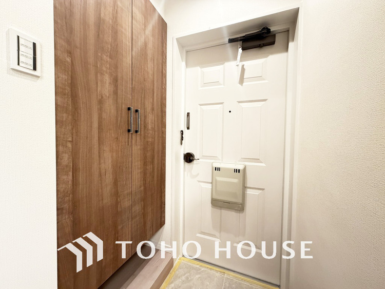 玄関 飾り過ぎないシンプルな内装の玄関