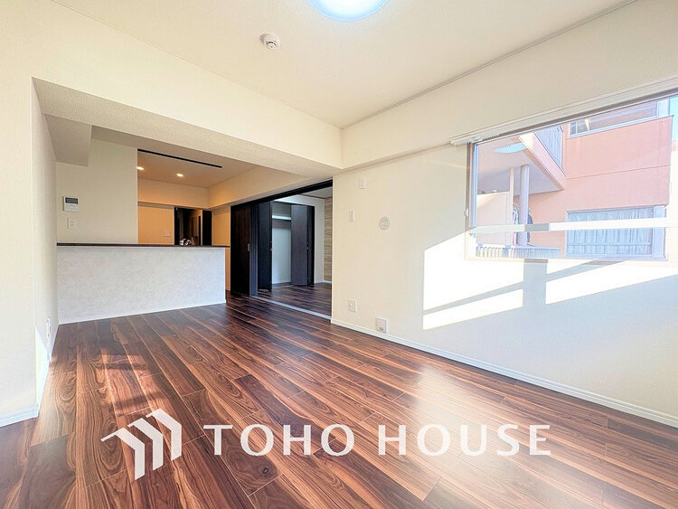 内装 家族みんなが爽やかに過ごせるように、光をたっぷり取り込んだLDK