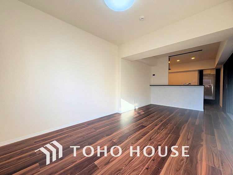 内装 上質な時間を育む暮らしのメインステージ。寛ぎとコミュニケーションを育む居心地のよい場所