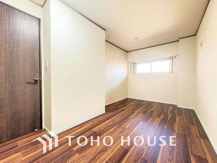 内装 採光もある洋室は、くつろぎのひと時を過ごすのにぴったり