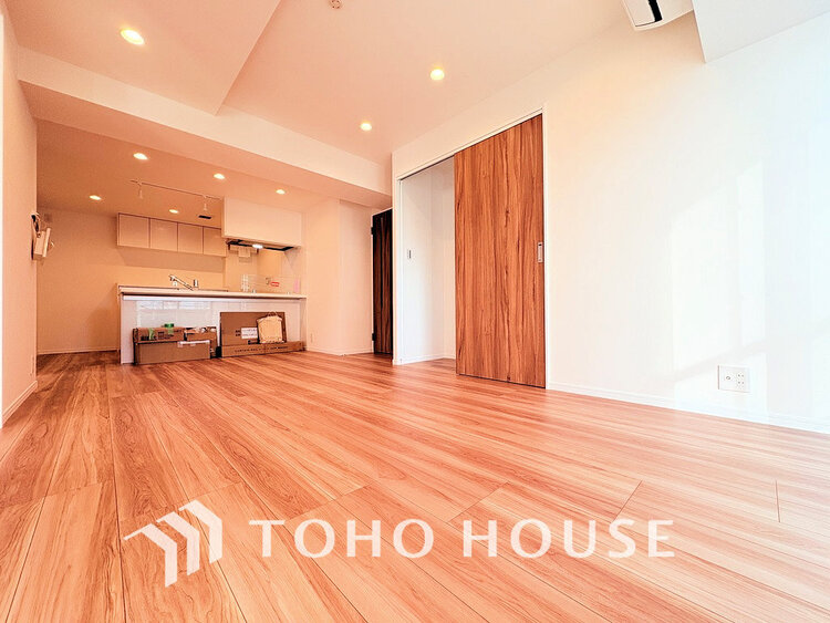 内装 広がりのある住空間、家族が集まるリビング・ダイニング