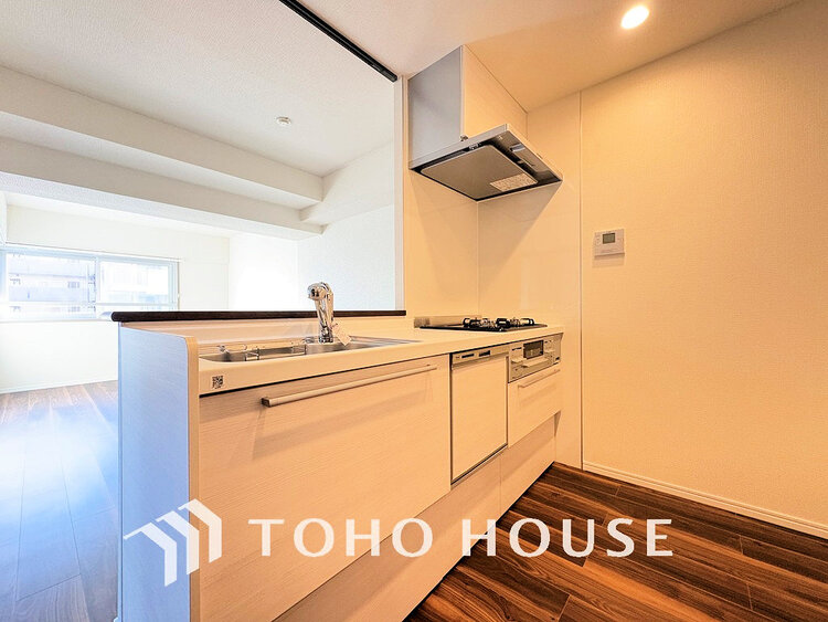 キッチン 落ち着きのあるカラーで統一された清潔感と気品が溢れるキッチン