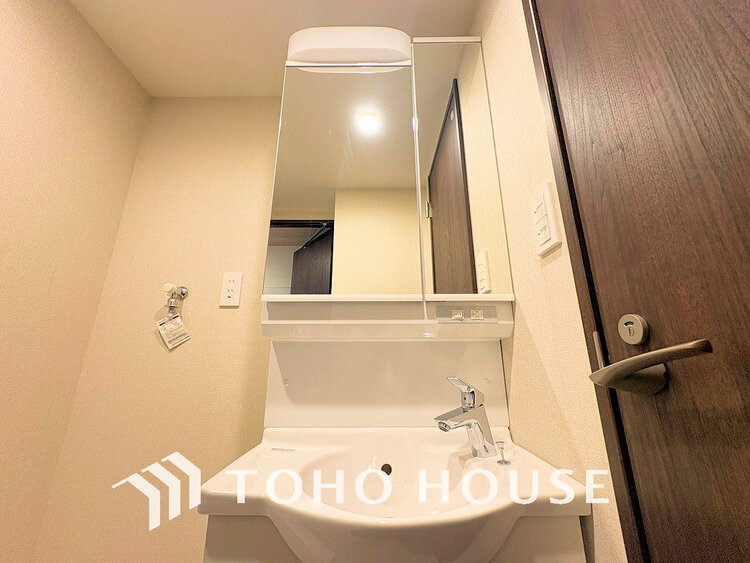 洗面 落ち着きのある色合いでまとめられた洗面室