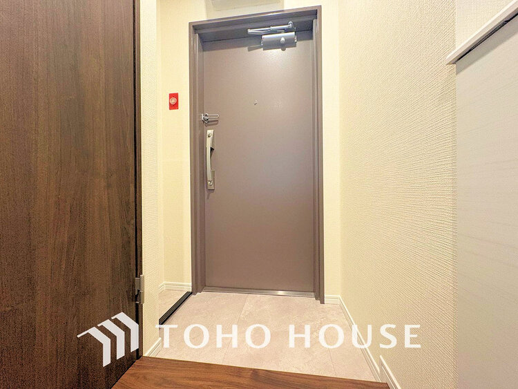 玄関 落ち着いた雰囲気の玄関、家族の帰りを暖かく迎えてくれます