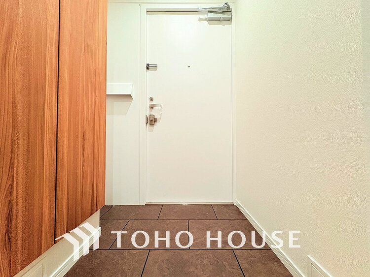 玄関 落ち着いた雰囲気の玄関、家族の帰りを暖かく迎えてくれます