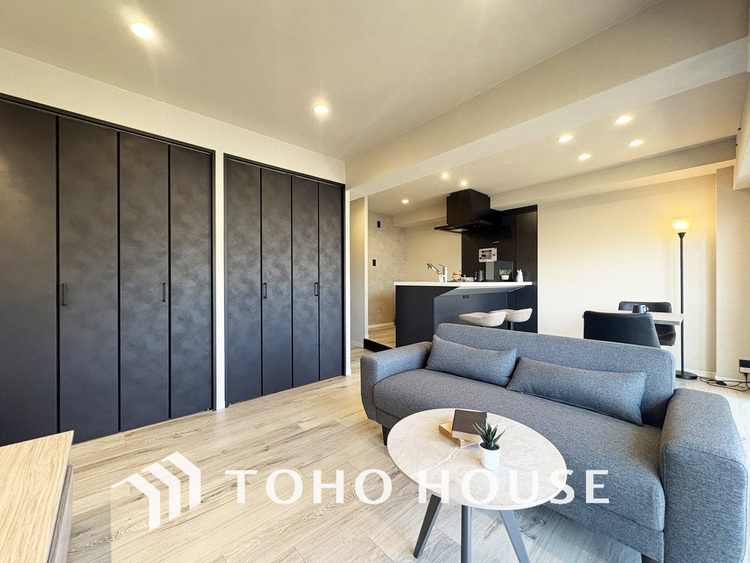 内装 広がりのある住空間、家族が集まるリビング・ダイニング