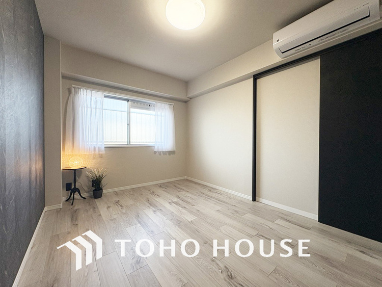 内装 採光もある洋室は、くつろぎのひと時を過ごすのにぴったり