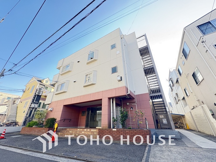 外観 〜最上階、南東向きのため陽当たり良好〜家具付リノベーション済み1LDK住戸〜