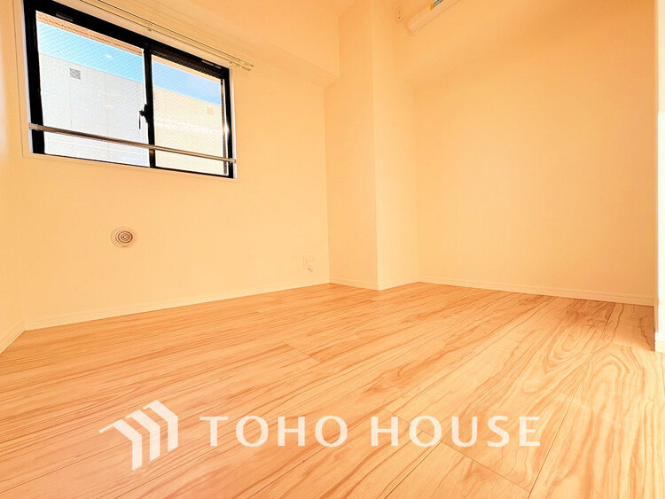 内装 採光もある洋室は、くつろぎのひと時を過ごすのにぴったり