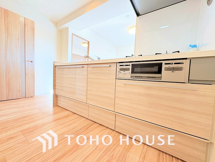 キッチン シンプルな部屋の雰囲気に溶け合うナチュラルキッチン